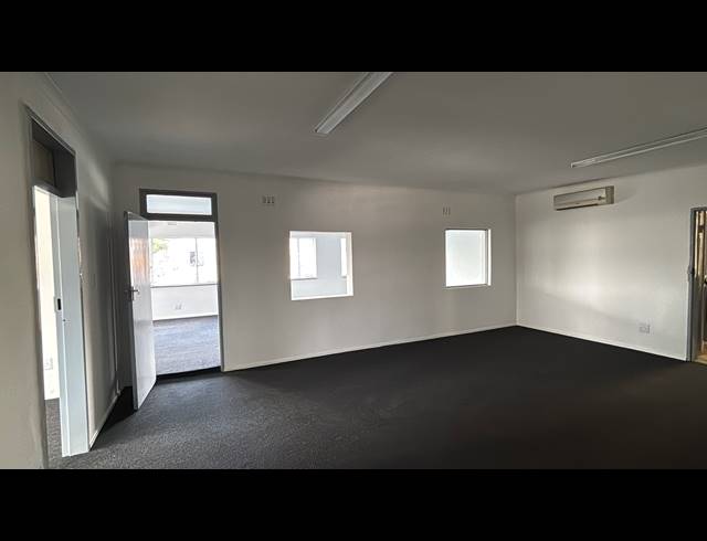 1,129M² WAREHOUSE TO LET IN SEBENZA